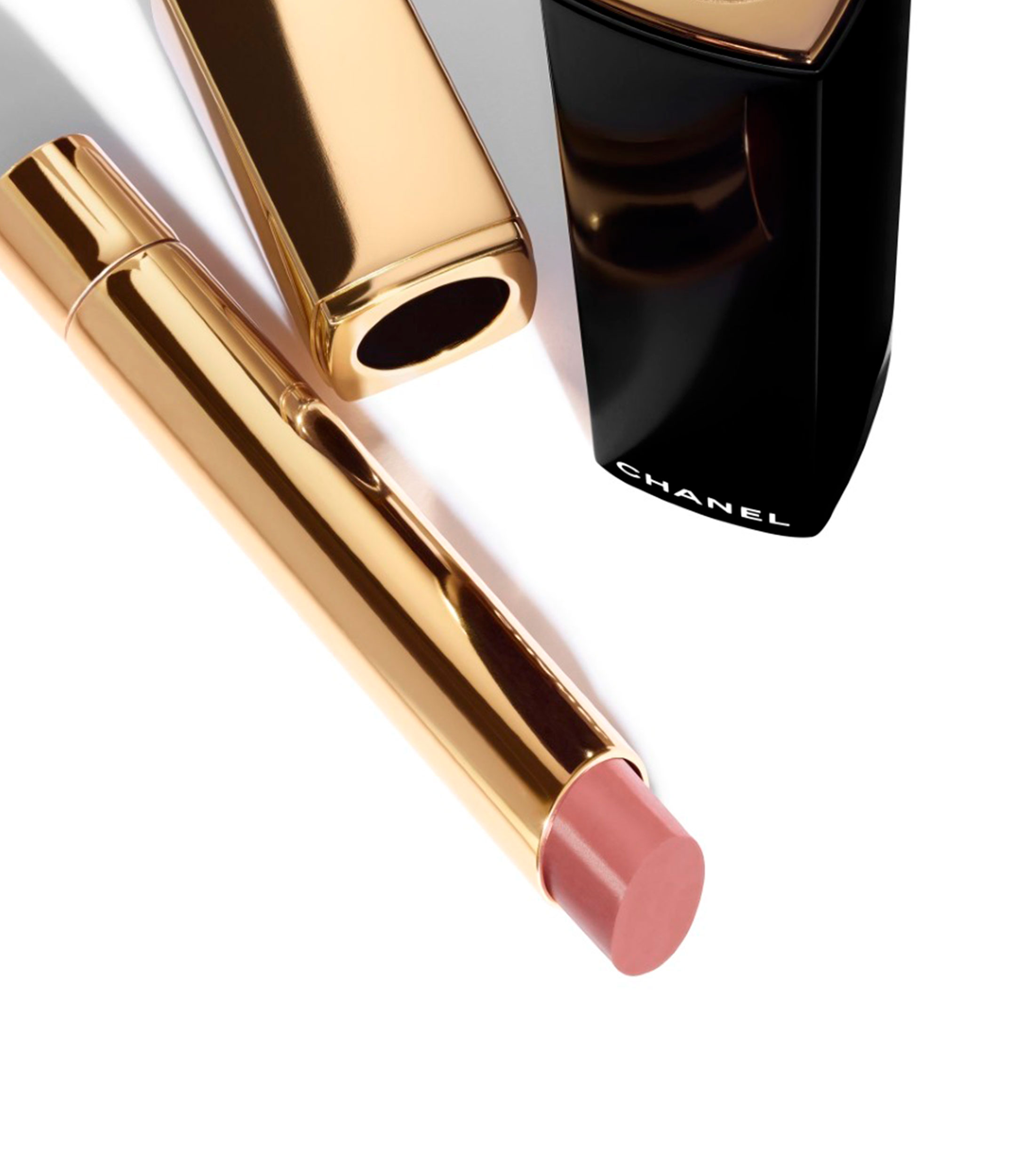 LA BARRA DE LABIOS DE ALTA INTENSIDAD. CONCENTRADO DE LUZ Y TRATAMIENTO. RECARGABLE